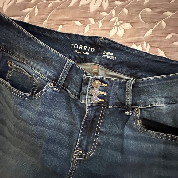 TORRID Jeans - Jegging Super Soft - Size 18 R - Picture 2 of 5